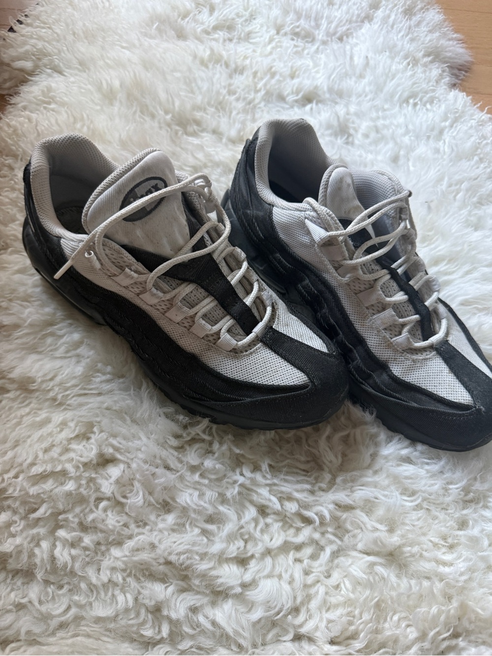 Nike Men's Black and White air max